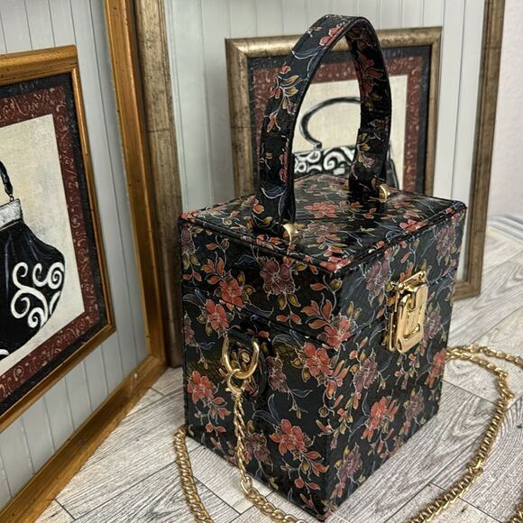 Floral Embossed Design Crossbody Box Bag - Picture 5 of 10